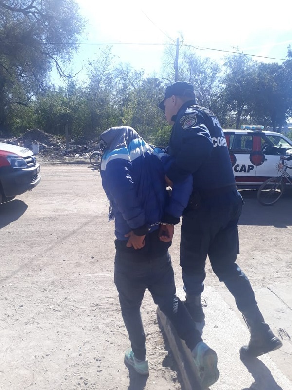 Detienen a una persona con pedido de captura
