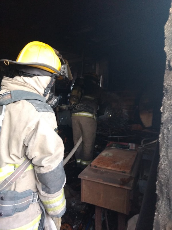 En calle Rio Negro se incendió la habitación de una vivienda.