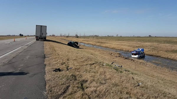 Un policía de la caminera fallece al ser embestido por un auto en la autopista Córdoba – Rosario