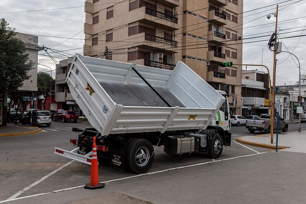 El municipio incorpora una caja volcadora a un camión