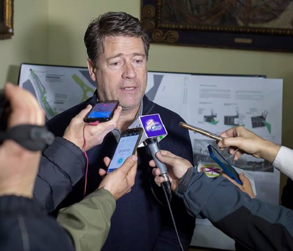 El Intendente Briner fue testigo de un accidente.