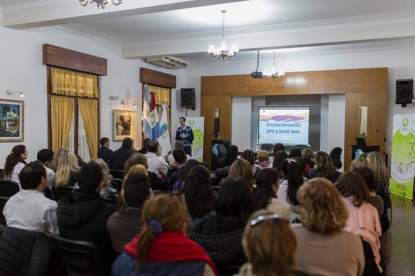Capacitación en atención de pacientes con HIV