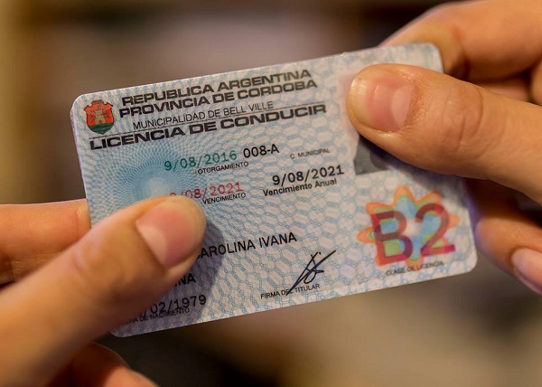 Resolución del Ministerio de Transporte sobre Licencias de Conducir.