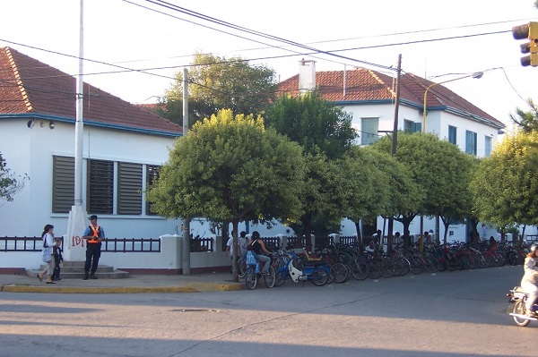 Comunicado del cuerpo directivo de la escuela Normal de Bell Ville