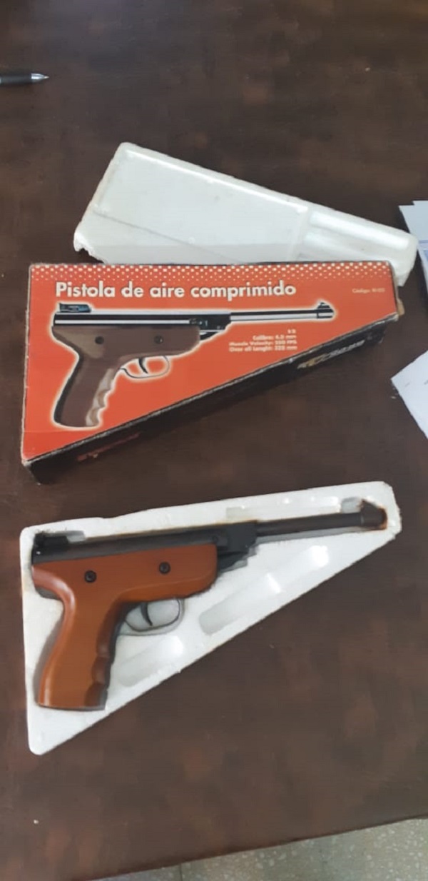 Tres menores demorados