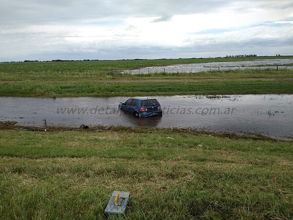 Accidente en Autopista km 486, un VW Gol se despistó