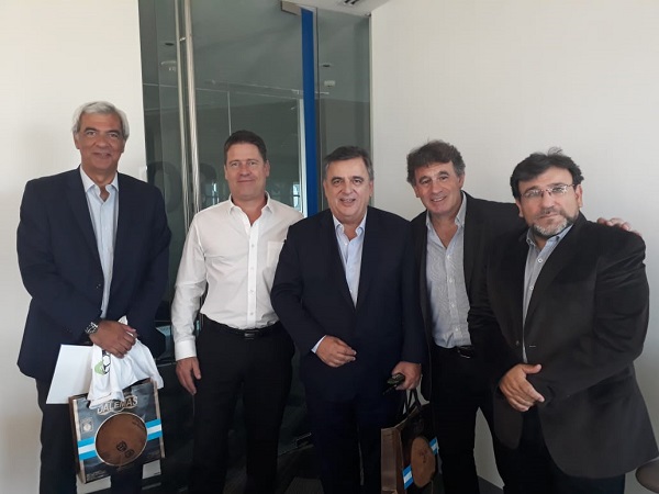 Reunión de Fabricantes de pelotas de fútbol con autoridades de YPF