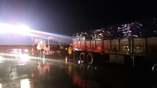 Triple accidente de camiones en autopista Córdoba Rosario al KM 498