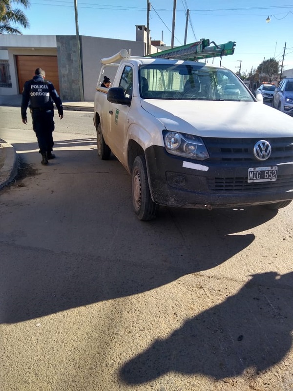 Una Camioneta de EPEC enbistió a una señora que circulaba en bicicleta.