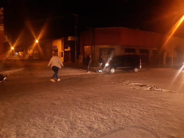 Accidente grave, una motocicleta y una Kangoo.