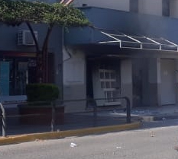 Una persona gravemente herida luego de una explosiòn seguido de incendio en un comercio céntrico de Bell Ville