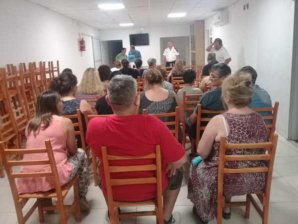 Vecinos de Barrio Jardín se reunieron con autoridades policiales.