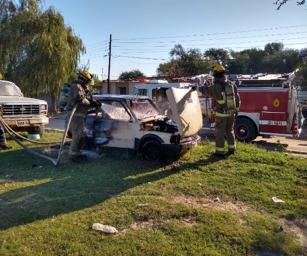 Incendio de un automóvil en Bell Ville