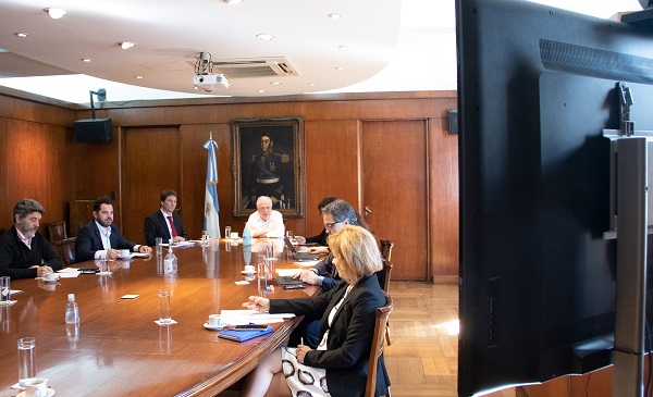 Ginés Gonzalez García se reunió con sus pares provinciales vía teleconferencia.