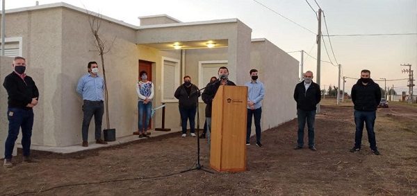 La Municipalidad de Monte Buey entregó cuatro nuevas viviendas.