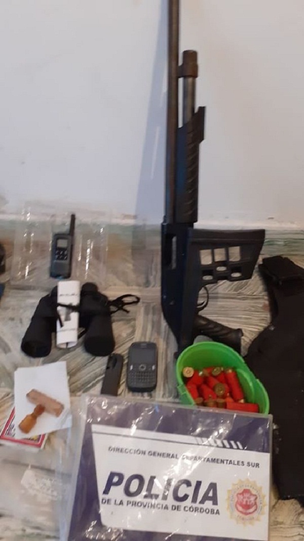 Ballesteros: Secuestran Cocaína y armas de guerra entre otras cosas.