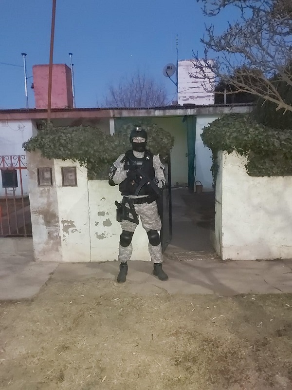 Morrison:  Fue sorpendido cuando estaba por realizar una venta de drogas, al fugarse choco vehículos de la policía e hirió a un efectivo.