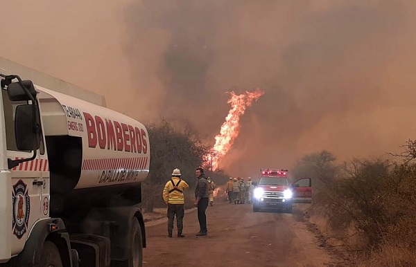 Incendios: bomberos continúan trabajando en todos los frentes.