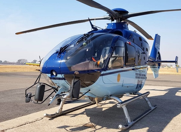 La Provincia sumó helicóptero de Nación en la lucha contra el fuego.