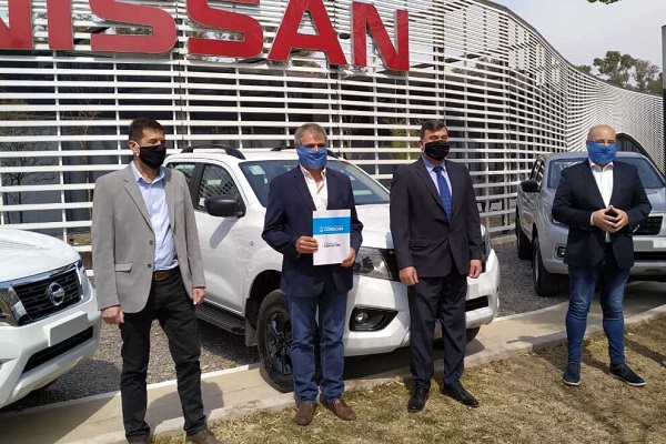 El IPET 267 Antonio Graziano de Bell Ville recibe la donación de una camioneta de la empresa Nissan Argentina S.A