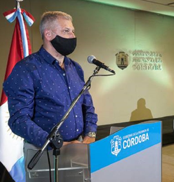 Ayuda financiera a clubes del departamento Unión. Hector Campana y su equipo en doble jornada.