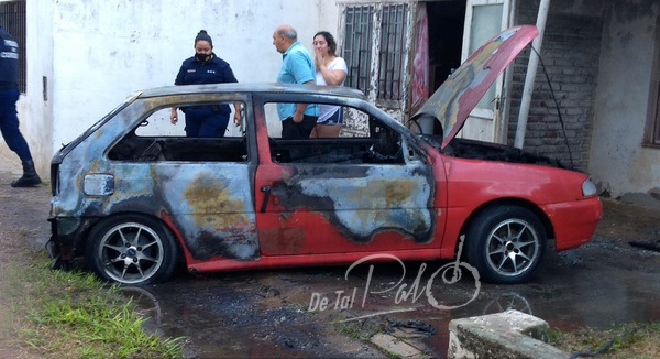 Bell Ville: incendio de un automóvil.