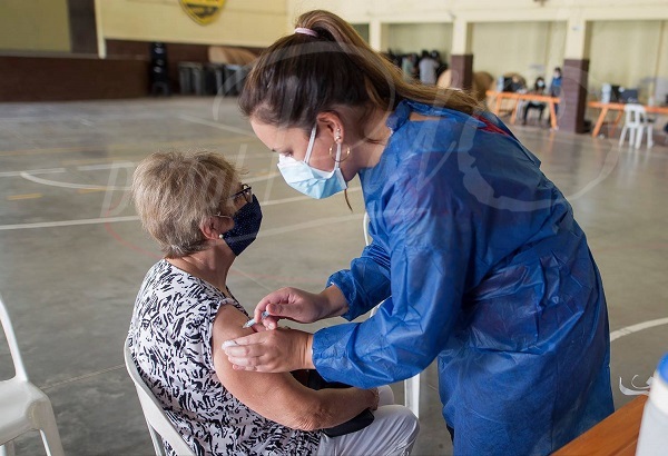 Bell Ville: Primer día de vacunación a personas mayores de 70 años.