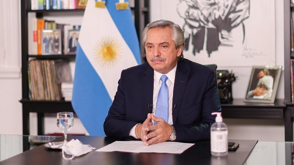 Se restringe la circulación nocturna en AMBA entre las 20 y las 6 de la mañana. También se suspenden las clases presenciales por dos semanas.