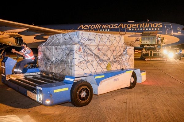 Argentina recibió 800 mil dosis de la vacuna Sputnik V, suman casi 9 millones de dosis.