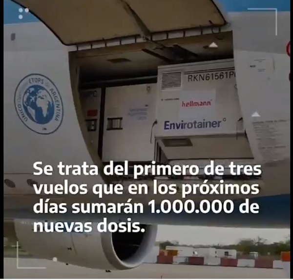 Llegó el segundo vuelo con 371.200 dosis de vacunas Sinopharm