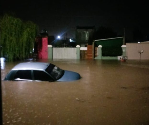 Marcos Juárez: 250 m. m. de lluvia hizo colapsar los sistemas de desagües, 20 familias evacuadas.
