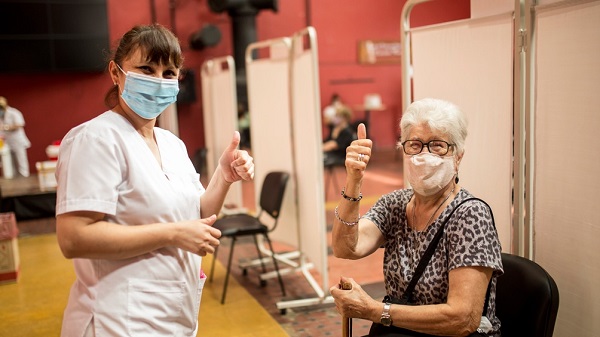 Entre el domingo y el lunes llegan más de 1.000.000 de vacunas Astrazeneca al país
