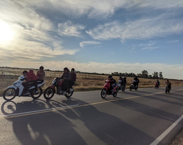 Bell Ville: Además de no llevar cascos, no tienen sesos