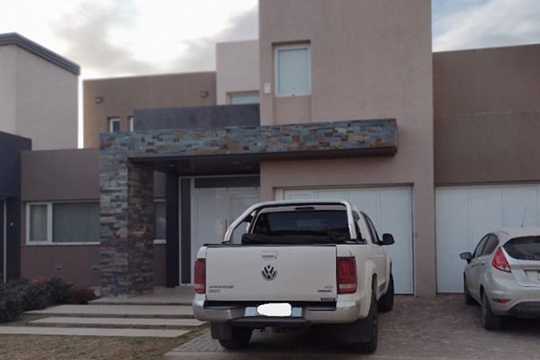 Villa Nueva: Imputaron al propietario de la casa donde organizaron una fiesta no autorizada.