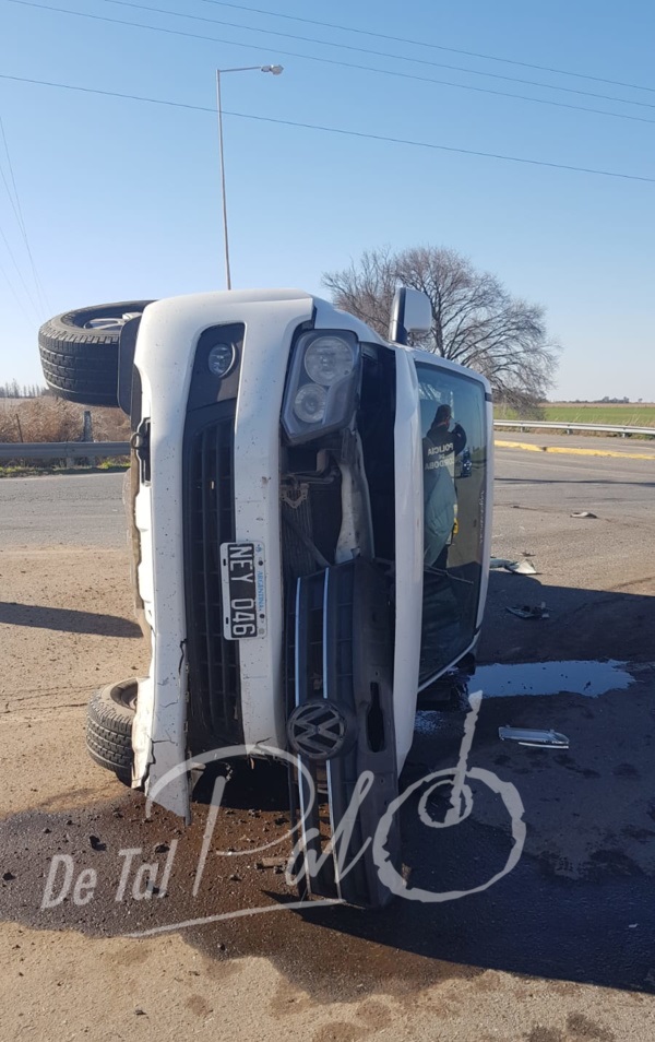 Monte Leña: accidente en el ingreso por ruta Nacional N° 9.