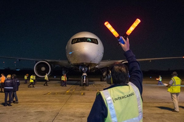 Mas Vacunas para Argentina, Llegó un cargamento de 1,5 millones de dosis de Sinopharm, y se espera que arriben 1.230.000 ésta noche.