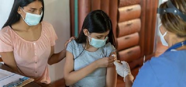 El Ministerio de Salud aprobó la aplicación de la dosis de refuerzo para adolescentes.