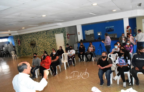 El grupo Voluntariado Solidario Bell Ville entregó módulos didácticos escolares a Merenderos del medio.