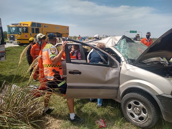 Monte Leña: vuelco de un automóvil