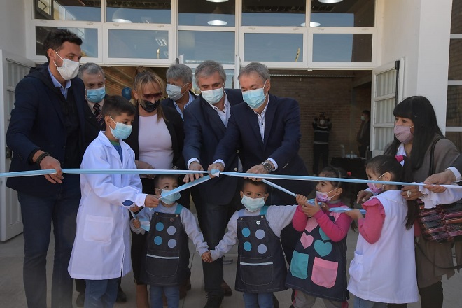 En Embalse, Schiaretti inauguró dos nuevas escuelas