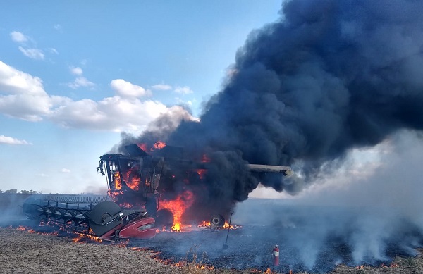 Se incendió una cosechadora en la zona rural de Bell Ville.