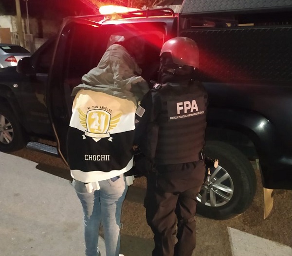 Justiniano Posse: ocultaba las drogas para vender en la cuna de su hijo. Dos detenidos