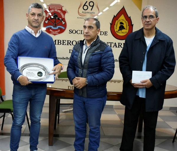 Bell Ville: Ecosud Global entregó reconocimiento a Bomberos.
