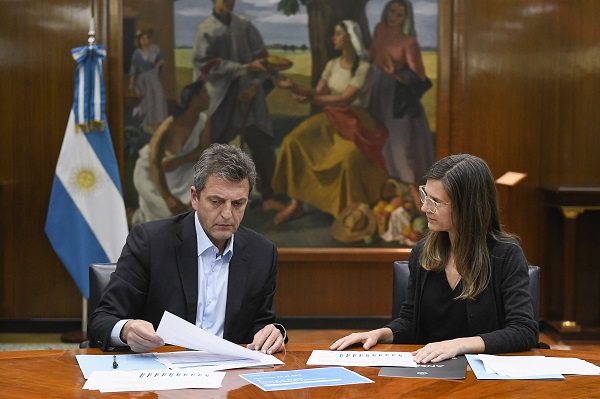 Raverta y Massa anunciaron el aumento del 15,53% por movilidad y un refuerzo de ingresos para jubilados.