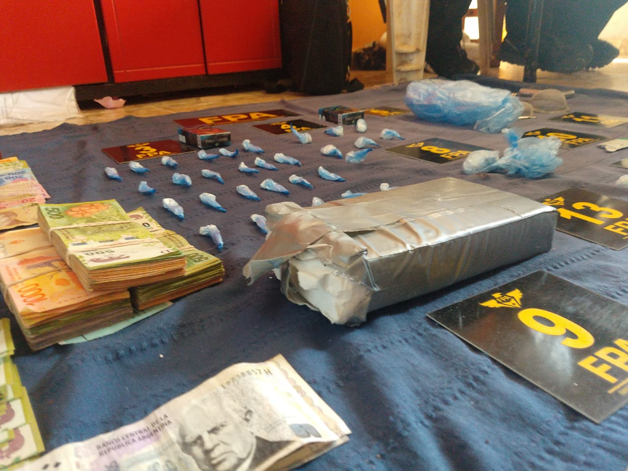Leones: dos detenidos por venta de drogas.