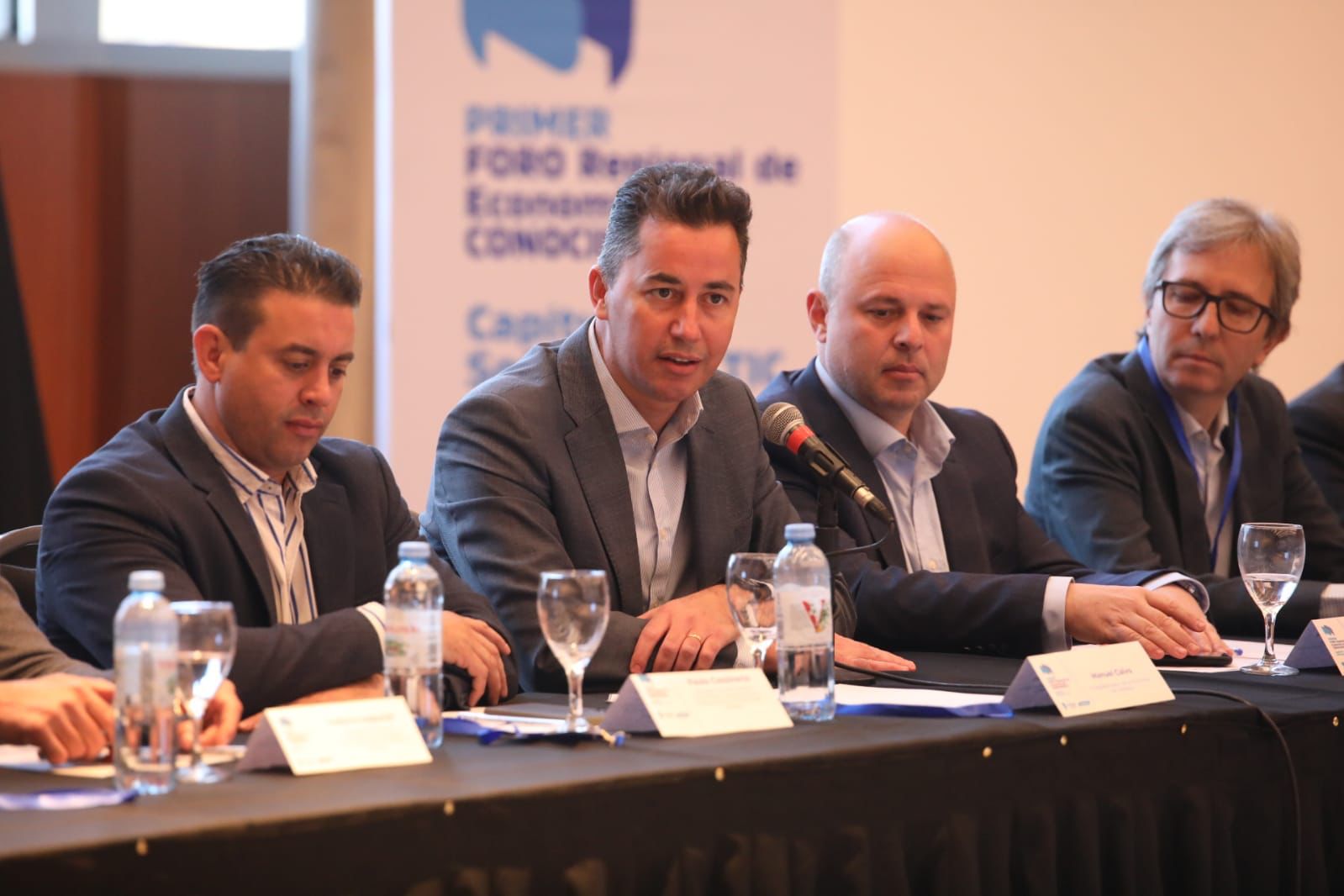 Manuel Calvo encabezó este martes la apertura del Primer Foro Regional de Economía del Conocimiento.