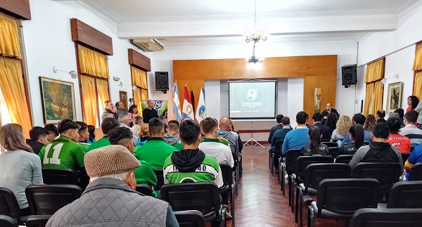 Bell Ville: presentaron la XIX Fiesta Nacional de la Pelota de Fútbol.
