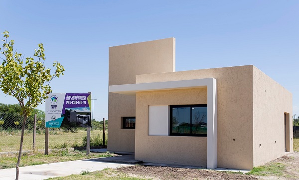 La Municipalidad de Bell Ville entregó una nueva vivienda del programa Pro.Coo.Mu.Vi.