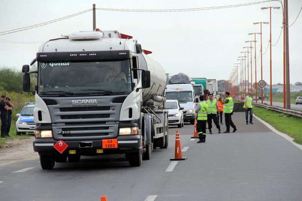 Restricción en la circulación de camiones en todo el país por el recambio turístico.