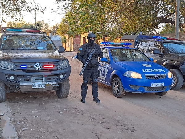 Bell Ville: FPA desbarató un punto de venta y secuestró estupefacientes. Una mujer detenida.